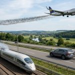 découvrez un comparatif détaillé de l'empreinte carbone entre l'avion, la voiture et le train pour mieux choisir votre mode de transport écologique.